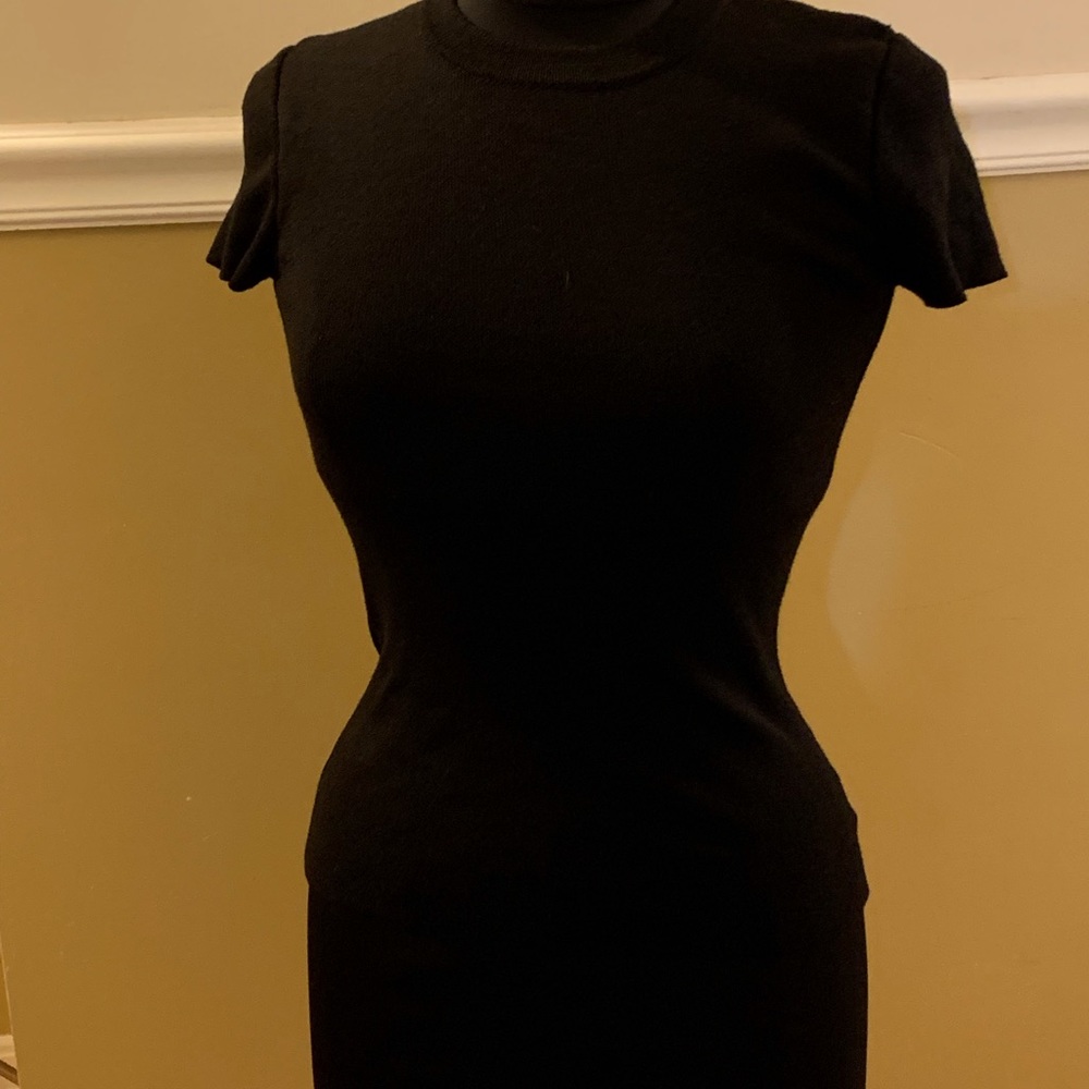 Dana Buchman black short sleeve sweater